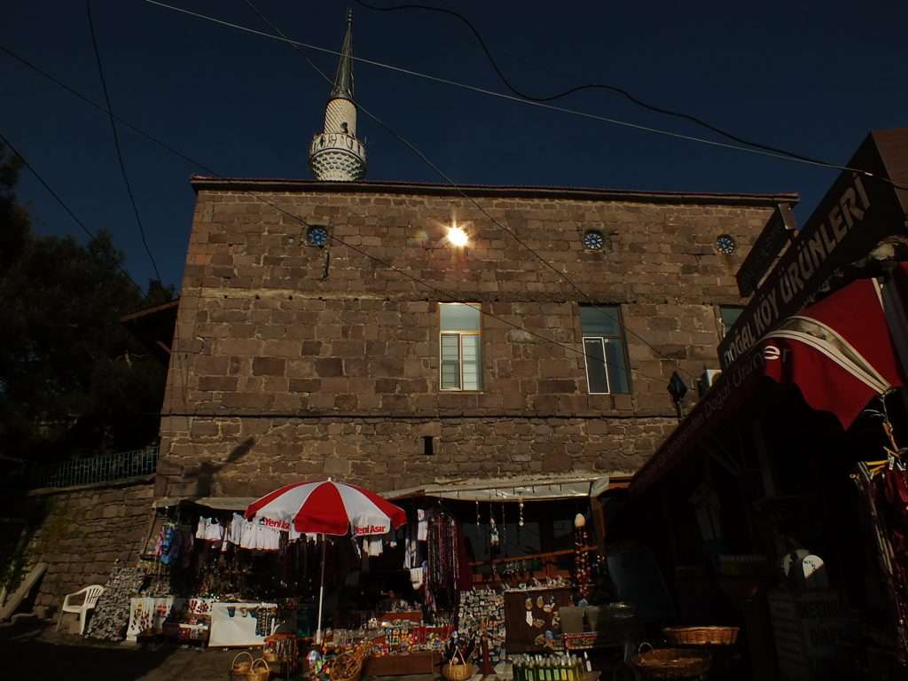 Behramkale Köyü Hüdavendigar Cami