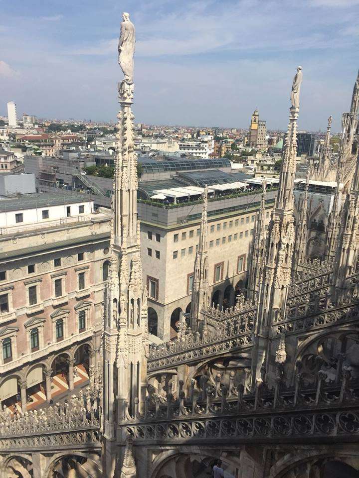 Terrazza della Rinascente'nin Duomo'nun Çatısından Görünümü