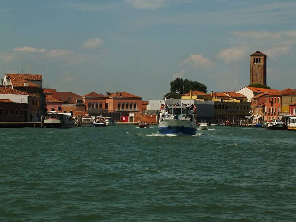 Murano Adası İç Liman ve Aziz Maria ve Aziz Donato Bazilikası (Basilica dei Santi Maria e Donato)'nın Çan Kulesi