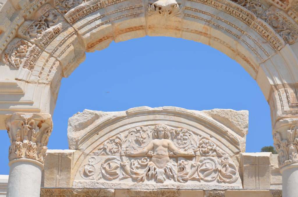 Efes Antik Kenti Hadrian Tapınağı ve Tanrıça Medusa