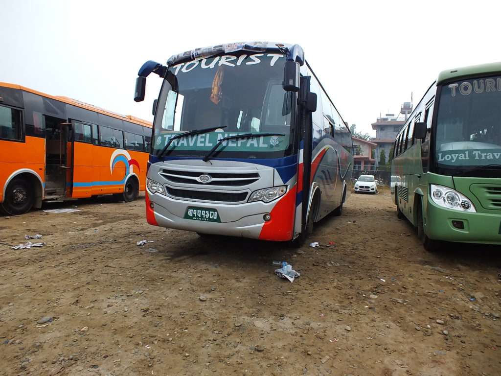 Nepal'de Yaşam Pokhara Otobüs Garajı