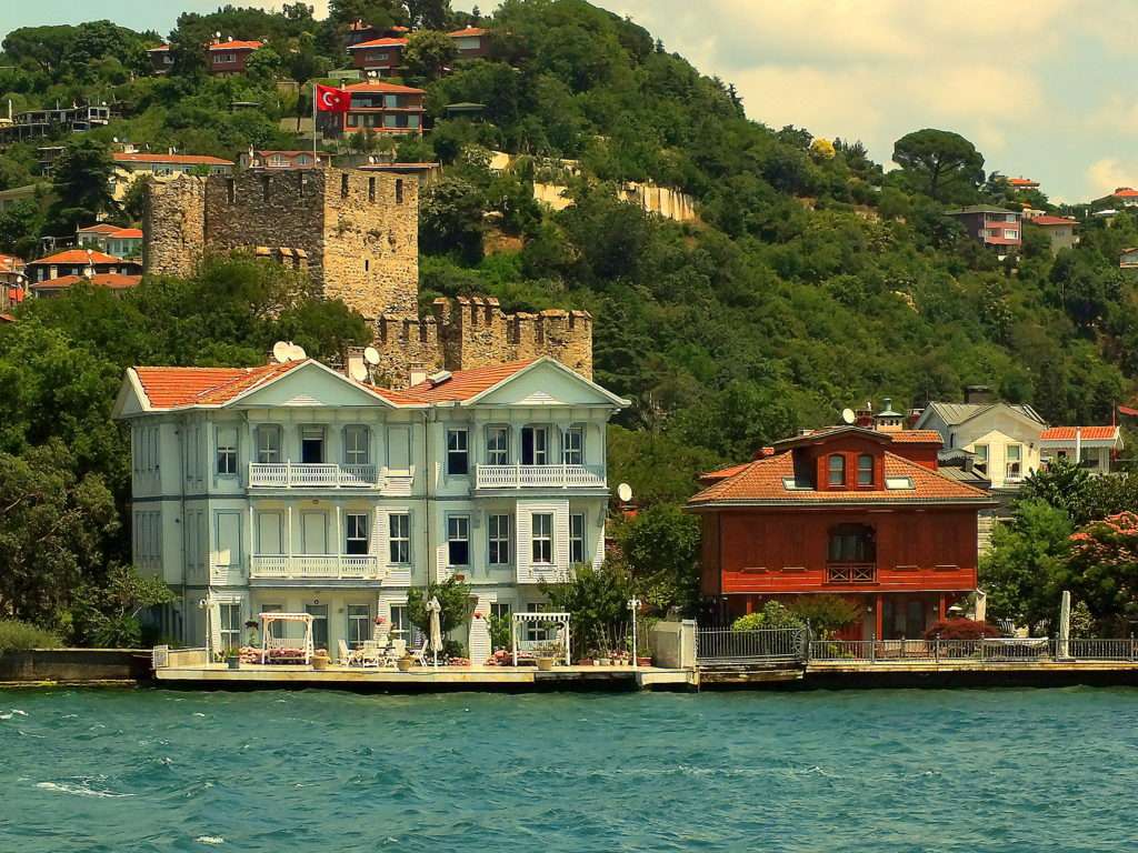 Anadolu Hisarı Denizden