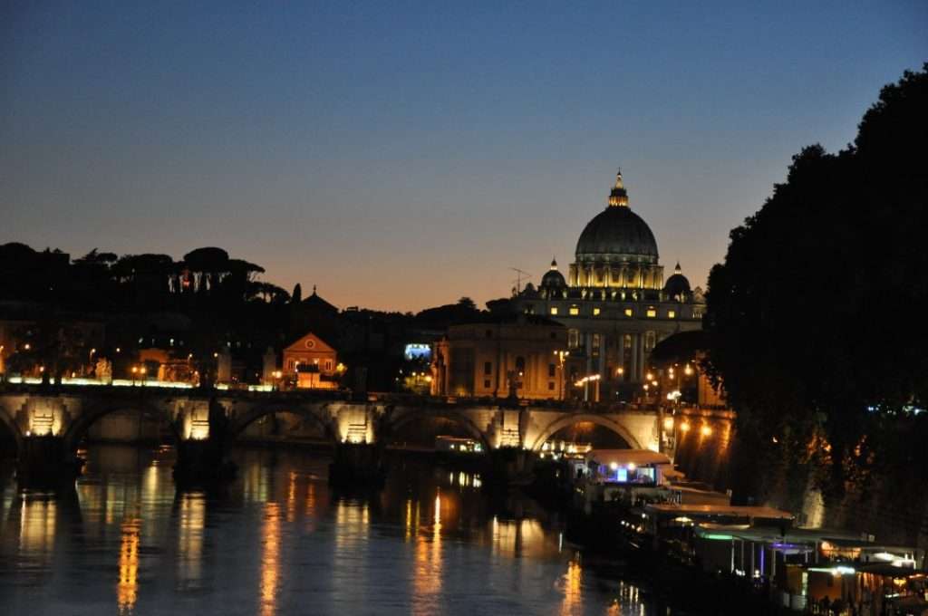Gece Tiber Nehri ve Vatikan