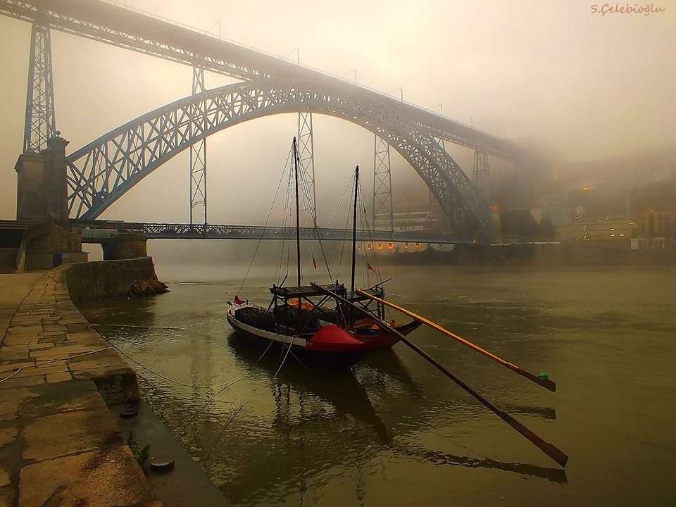 Sabah Ponte Dom Luís I Köprüsü ve Sis (Gün Doğumu) Riberia
