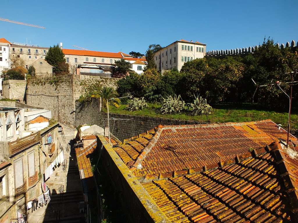 Porto Katedrali (Sé do Porto) Yakınındaki Surlar