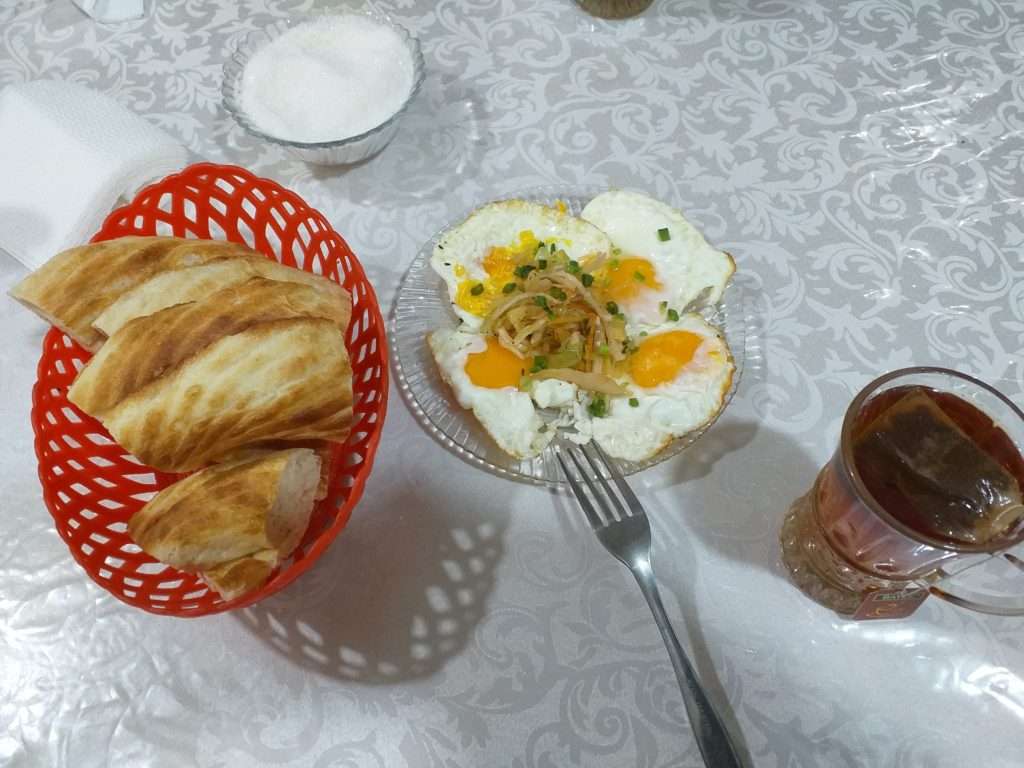 Tokmok'ta Kahvaltı