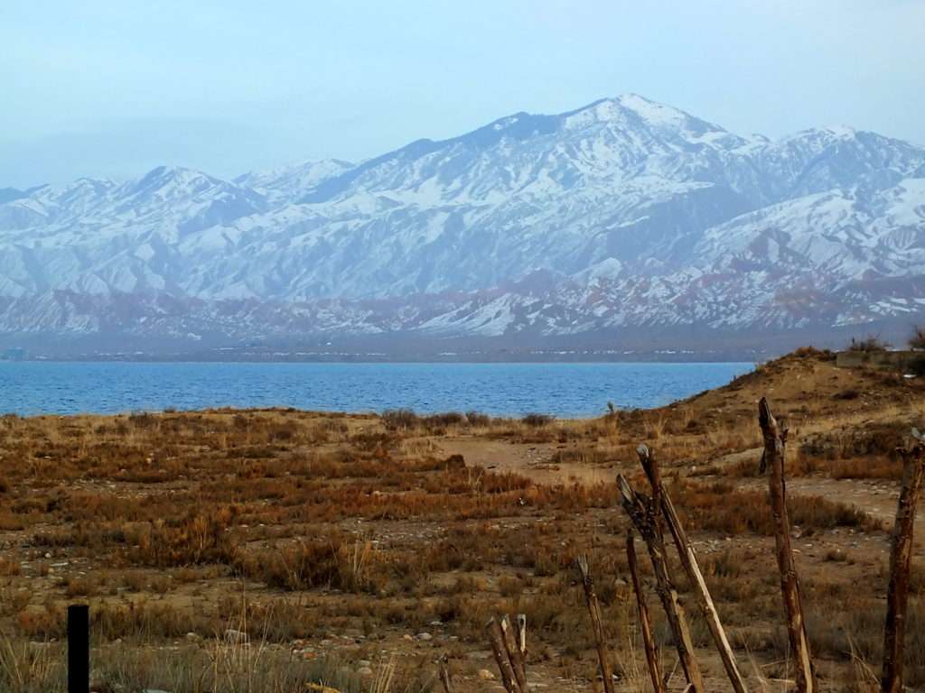 Issık Gölü ve Tanrı Dağları