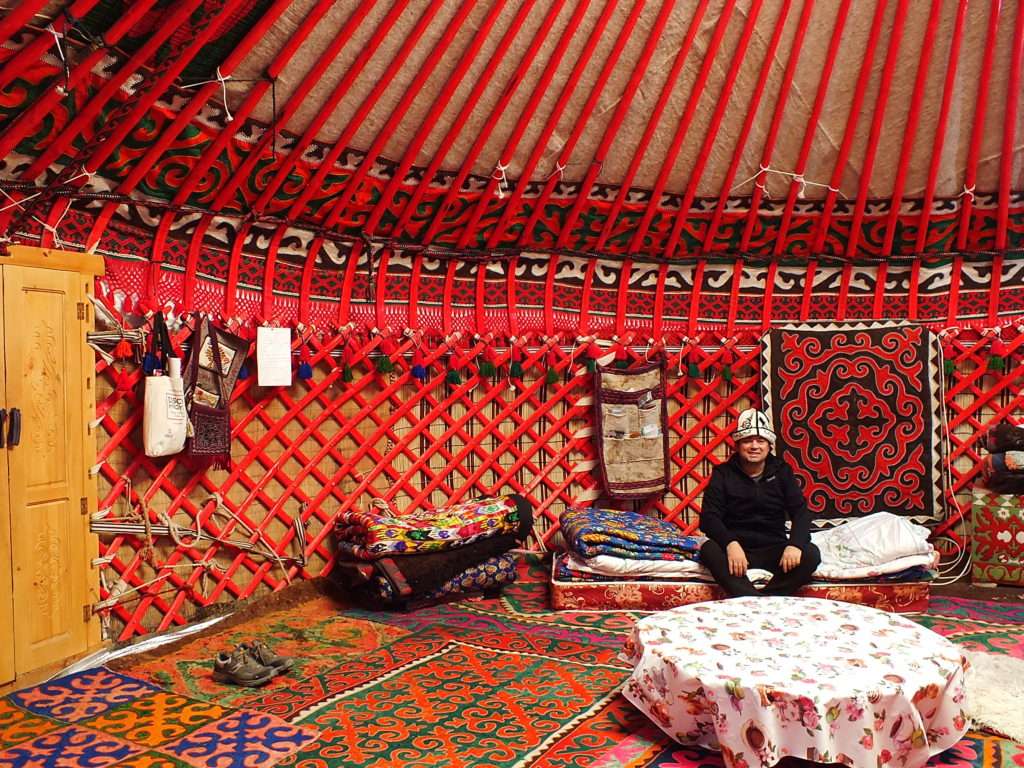 Yurt Çadırında Kalmak