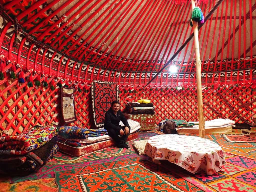 Yurt Çadırında Kalmak 