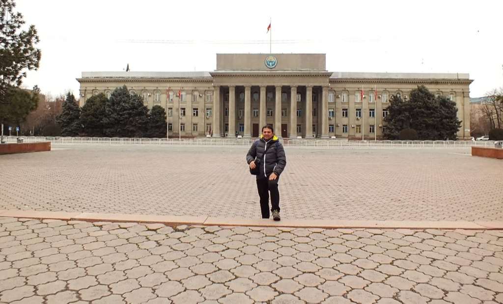 Kırgızistan Cumhuriyeti Hükumet Binası (Правительство Кыргызской Республики)