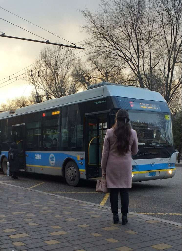 Almatı Ulaşım Sistemi Almatı'da Otobüslere Biniş