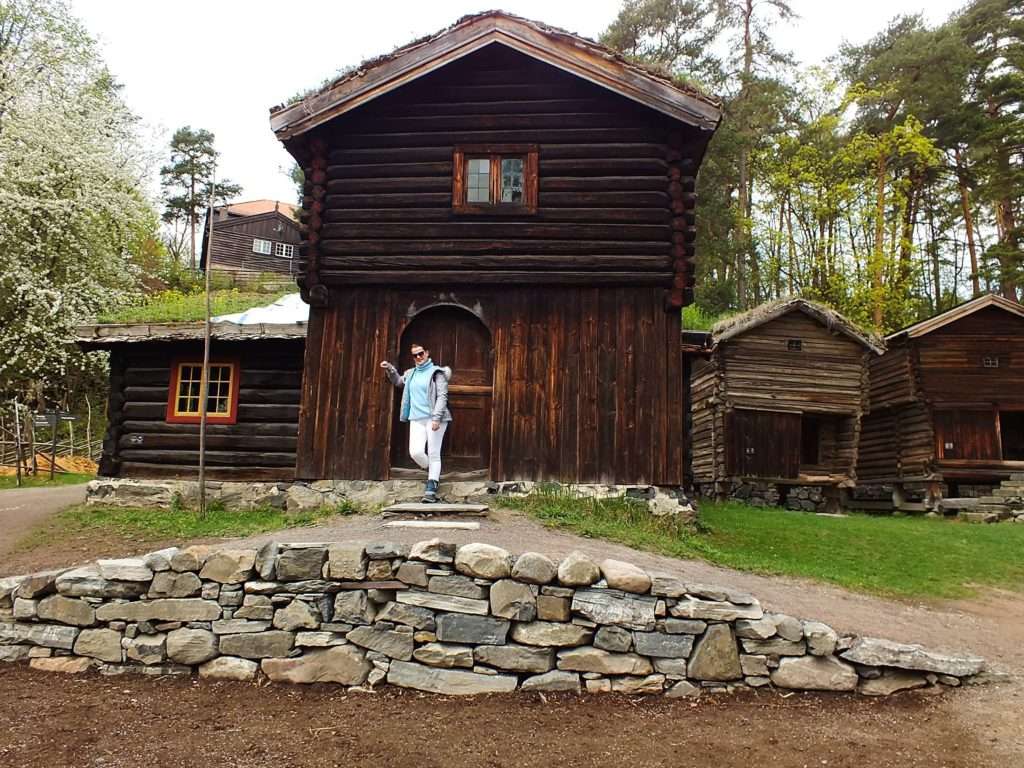 Norveç Kültürel Tarih Müzesi (Norsk Folkemuseum) Osterdal Vadisi Bir Çiftlik Evi