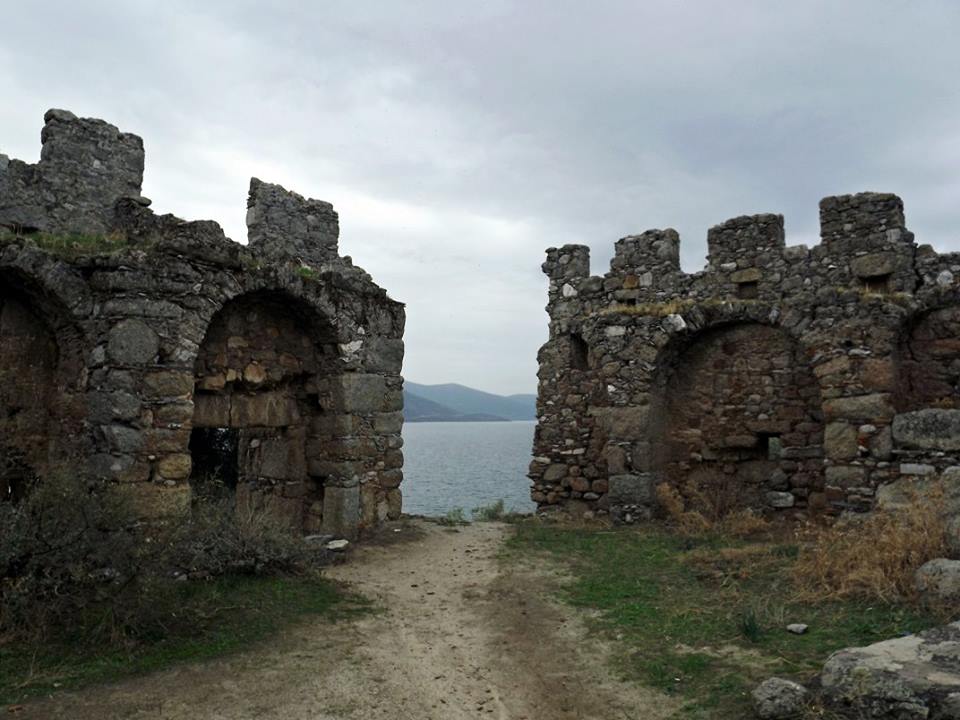 Kapıkırı Köyü Göl Kalesi