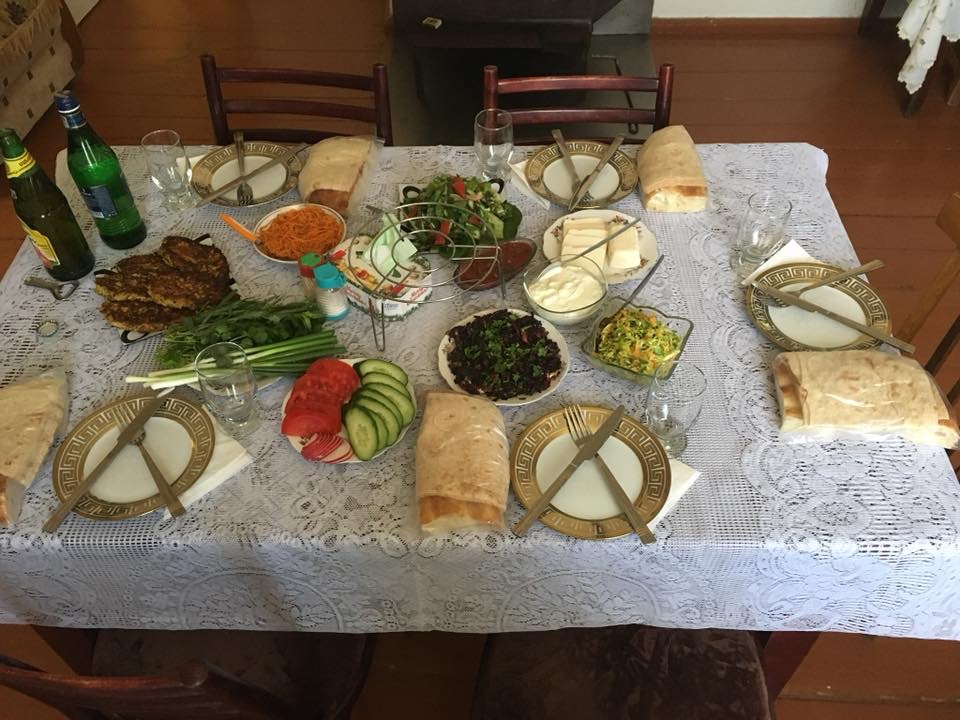 Ermenistan’da Solo Seyahat Köy Evinde Yediğimiz Öğle Yemeği