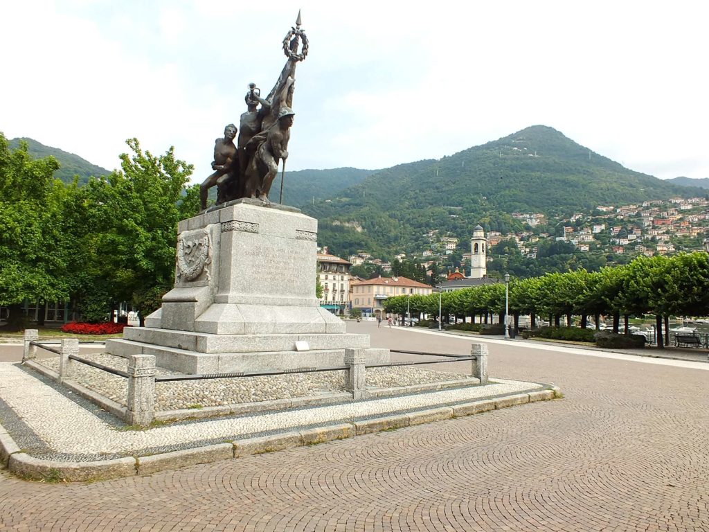 Piazza Risorgimento Gördüğünüz anıt her 2 Dünya Savaşı’nda ölen askerler atfedilmiş.