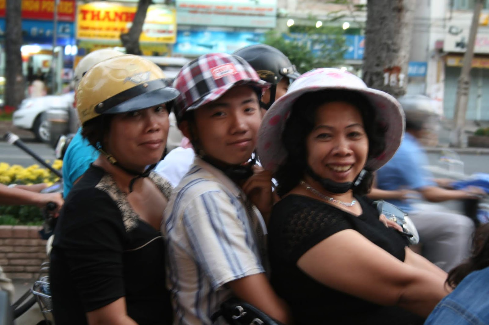 Ho Chi Minh City İşte Vietnam: Motosiklet ve Güleryüzlü insanlar