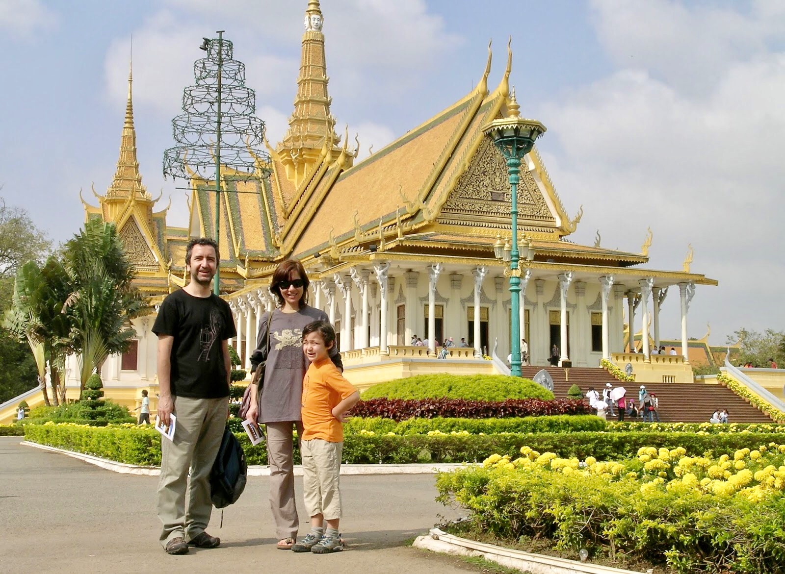 Phnom Penh Yol Arkadaşımız Metin ve Oğlum Poyraz