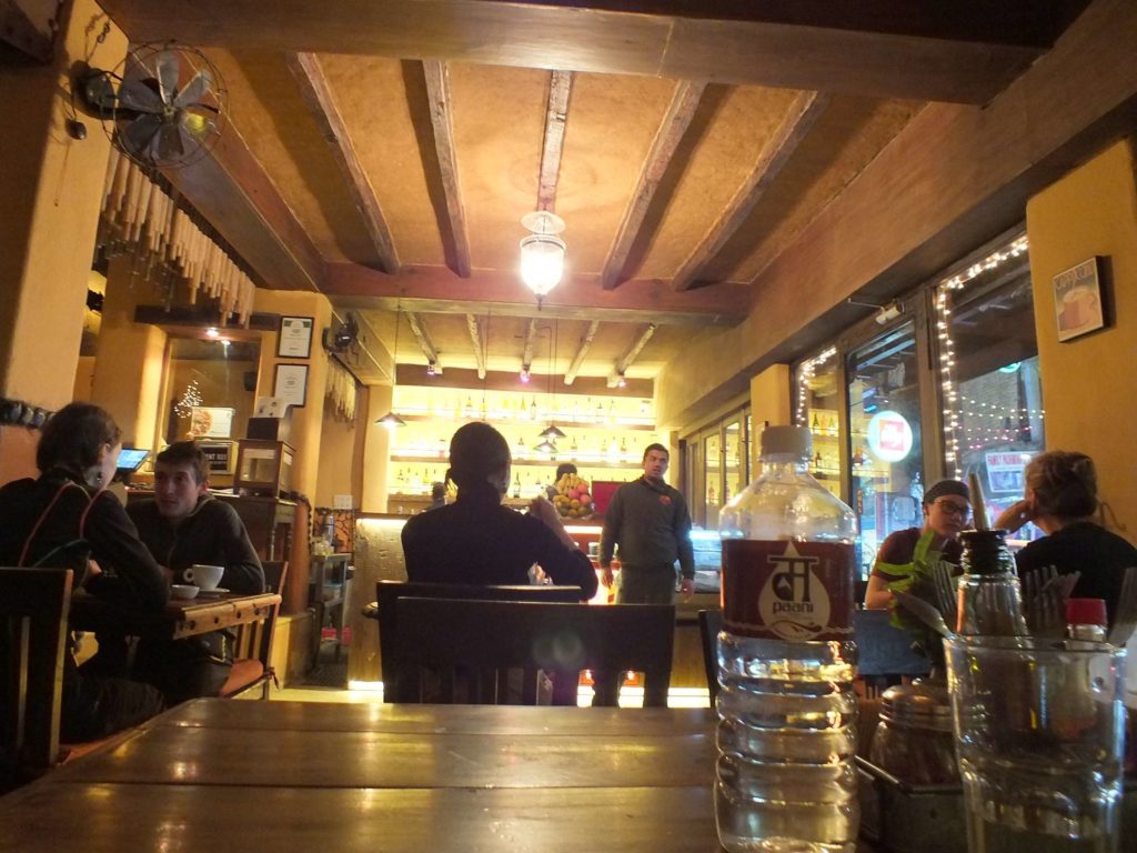 Katmandu'da Ne Yenir? Nerede Yenir? Roadhouse Cafe