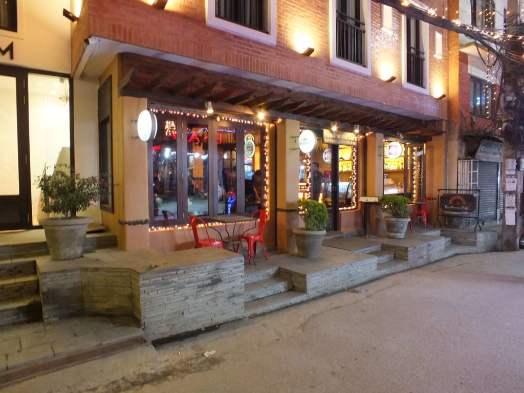 Katmandu'da Ne Yenir? Nerede Yenir? Roadhouse Cafe
