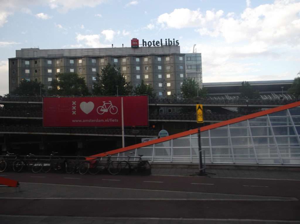 Amsterdam 3 Katlı Bisiklet Otoparkı
