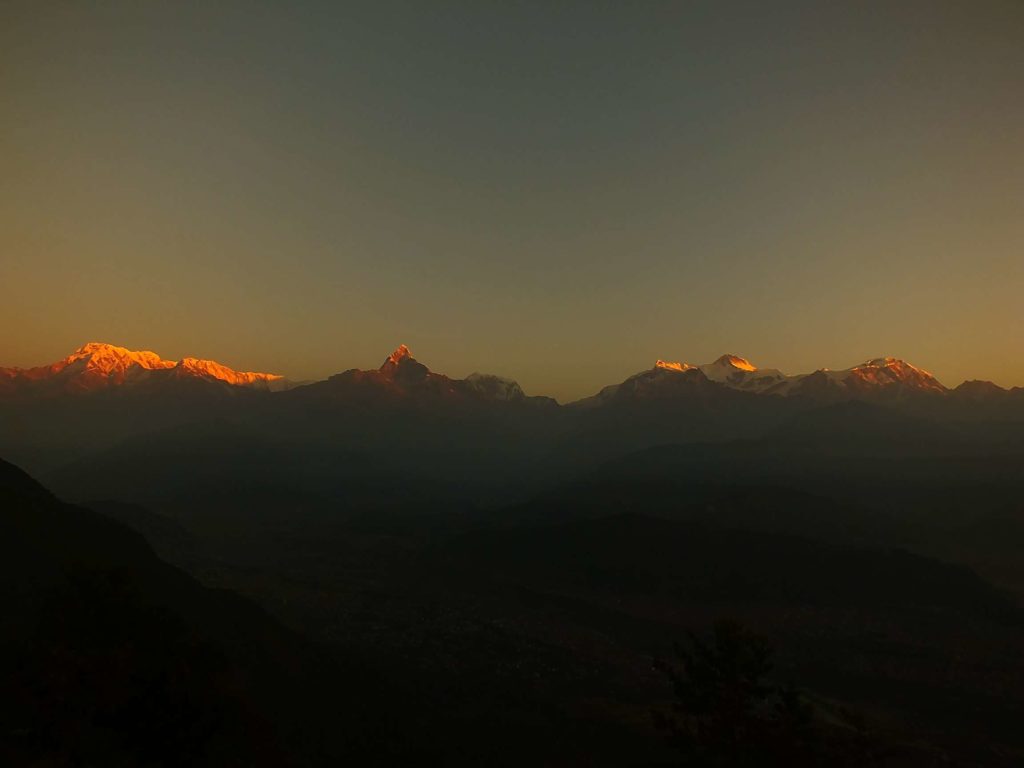 Sarangkot Tepesi Himalayalar'da Gün Doğumu