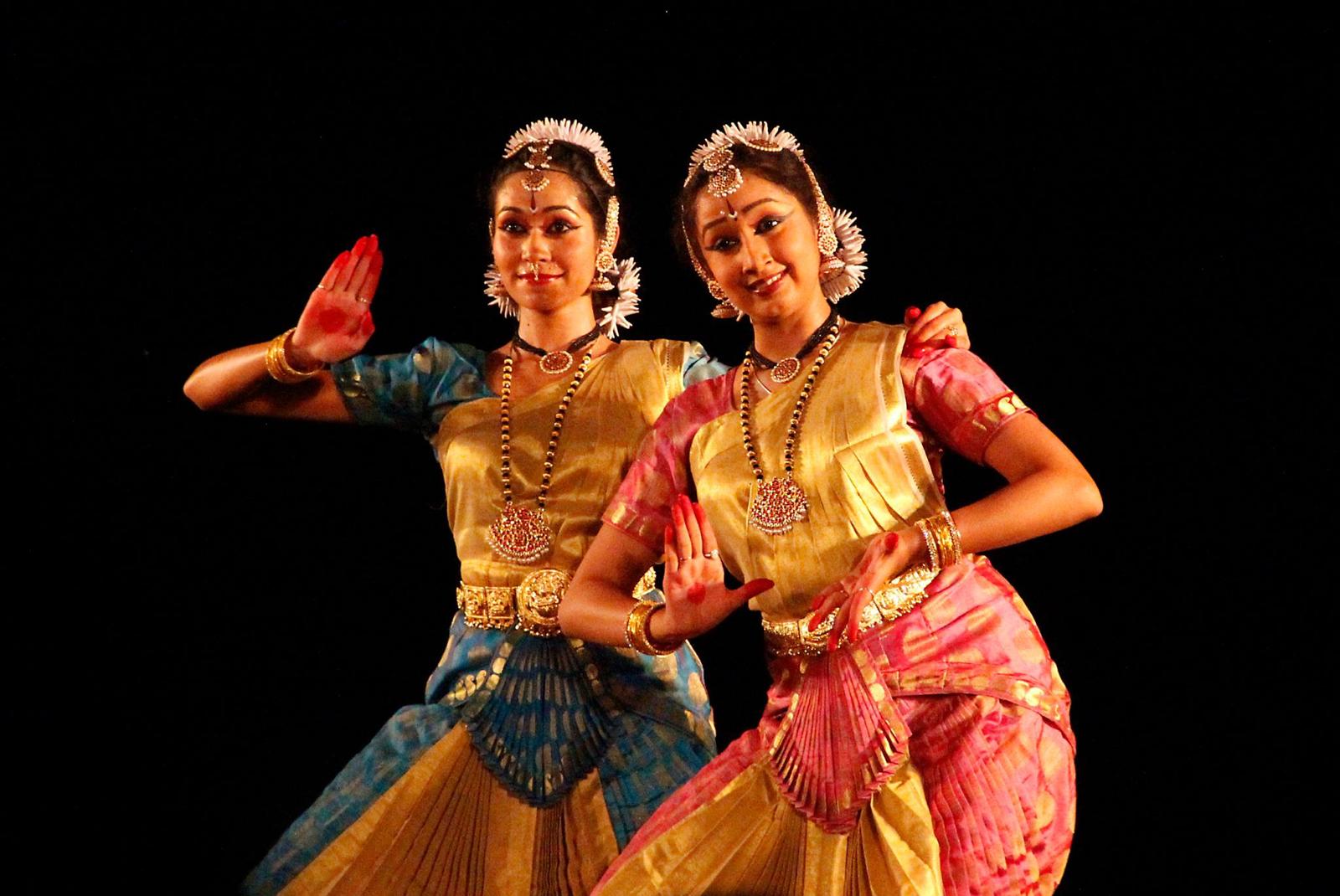 Bharatanatyam Dansçıları