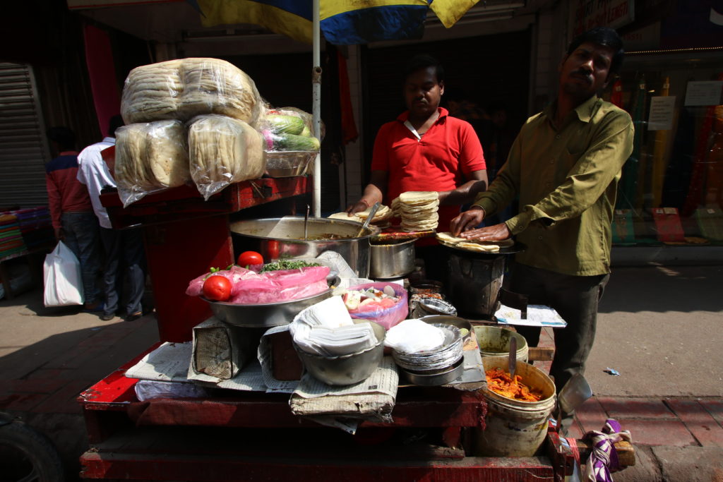 Delhi'de Ne Yenir? Nerede Yenir? Sokak Yemekleri