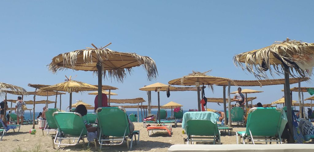 Samos Adası'nda Ne Yenir? Nerede Yenir? Hippy's Restaurant Beach Bar