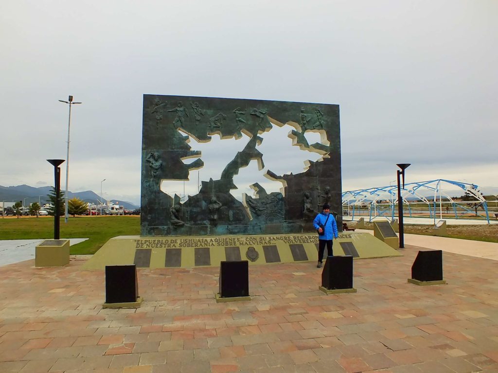 Malvinas Adaları Meydanı (Plaza Islas Malvinas)